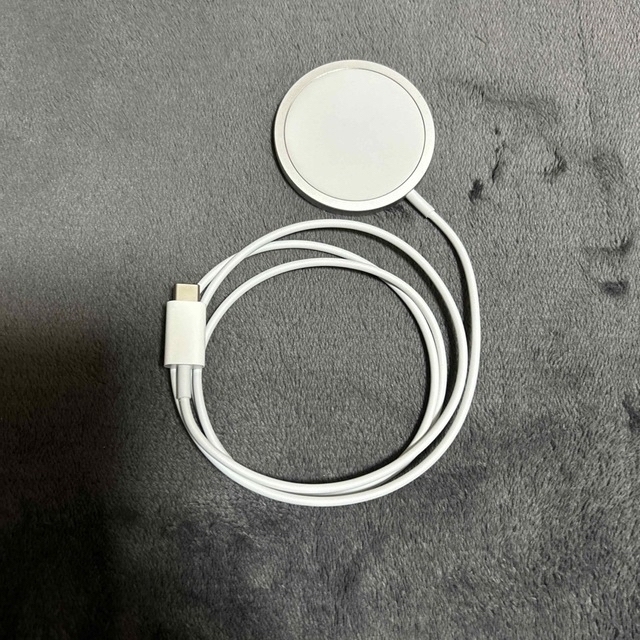 Apple(アップル)のALPPLE MagSafe スマホ/家電/カメラのスマートフォン/携帯電話(バッテリー/充電器)の商品写真