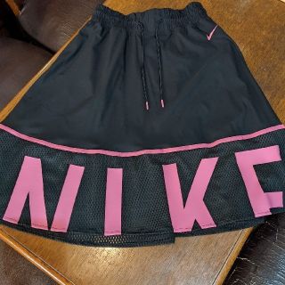 ナイキ(NIKE)の未使用 ナイキ NIKE メッシュスカート ブラック Mサイズ(ひざ丈スカート)