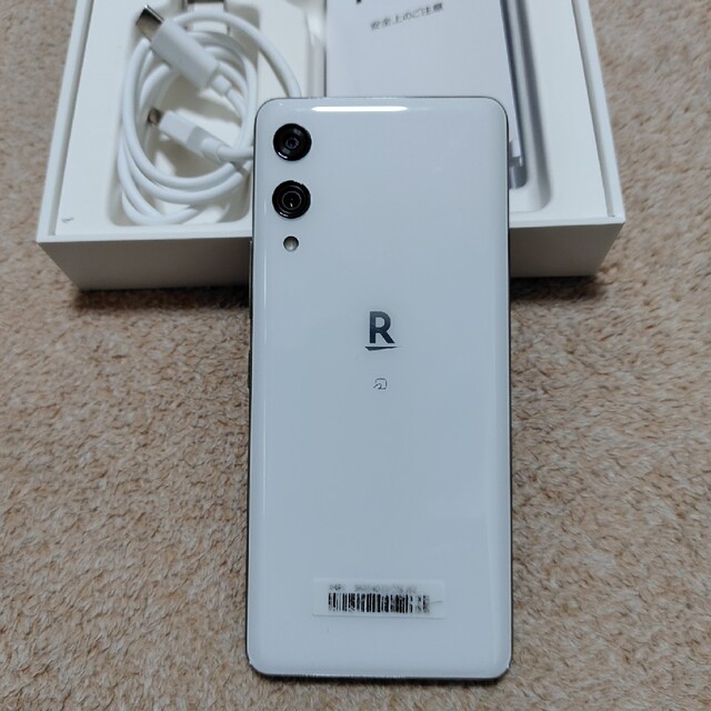 Rakuten Hand 64GB ホワイト P710