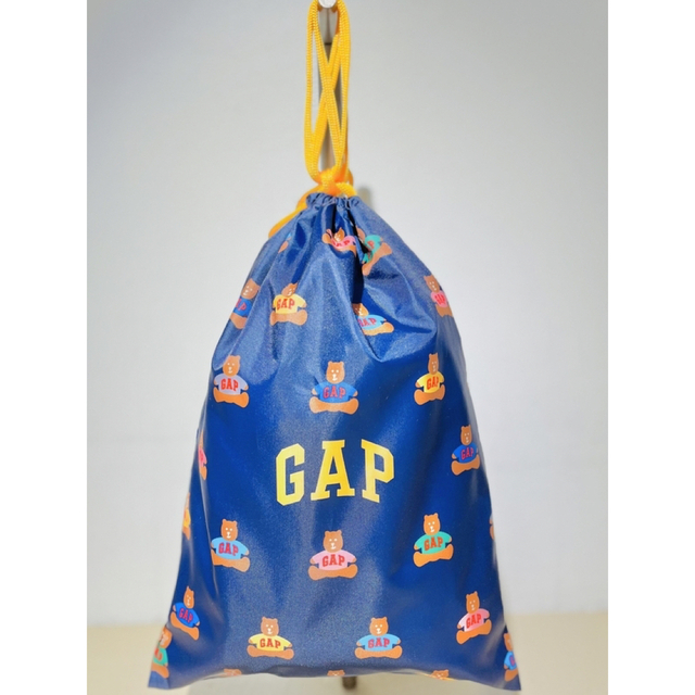 GAP Kids(ギャップキッズ)のGAP オリジナル　グラフィックバック　バッグ　ギャップ　プレゼント　ノベルティ キッズ/ベビー/マタニティのこども用バッグ(シューズバッグ)の商品写真