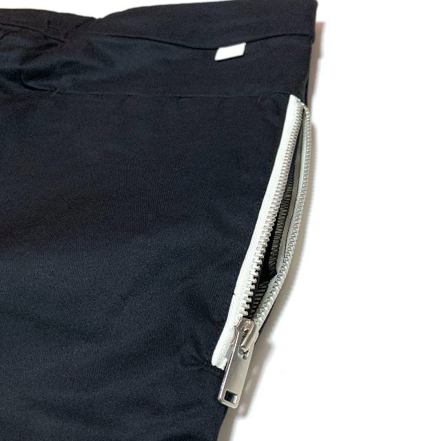 新品　サイズ32（L位）ナイキ　クロップド　テーパード　パンツ　ブラック