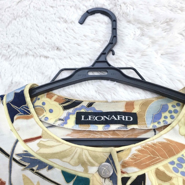 LEONARD(レオナール)のLEONARD レオナール 花柄 カーディガン ブルゾン リブ切替 シルク 総柄 レディースのトップス(カーディガン)の商品写真