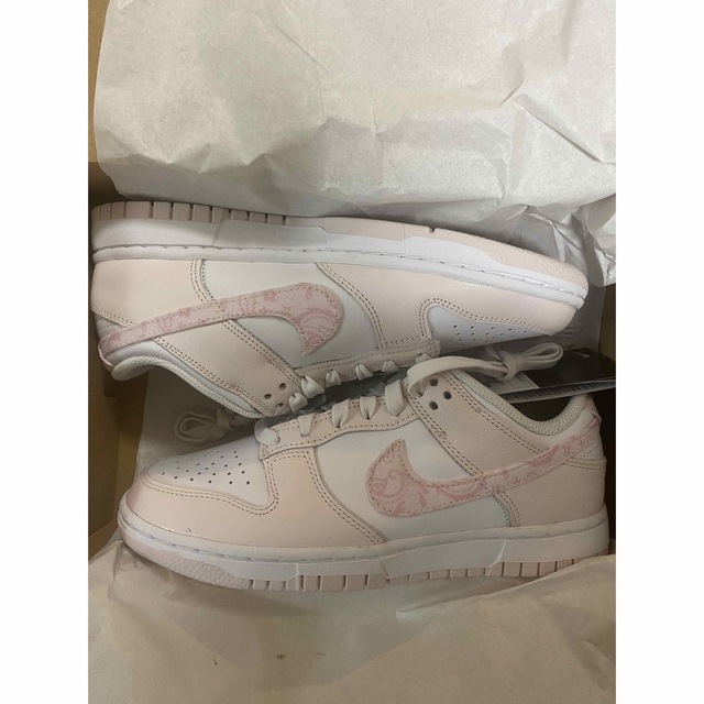 NIKE WMNS Dunk Low Pink Paisley 23.5 レディースの靴/シューズ(スニーカー)の商品写真