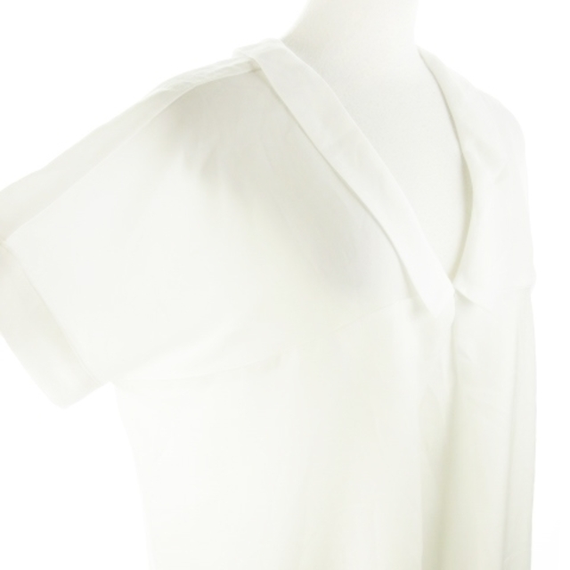 KBF(ケービーエフ)のケイビーエフ KBF ブラウス Vネック 襟付き 半袖 透け感 ONE ホワイト レディースのトップス(シャツ/ブラウス(半袖/袖なし))の商品写真