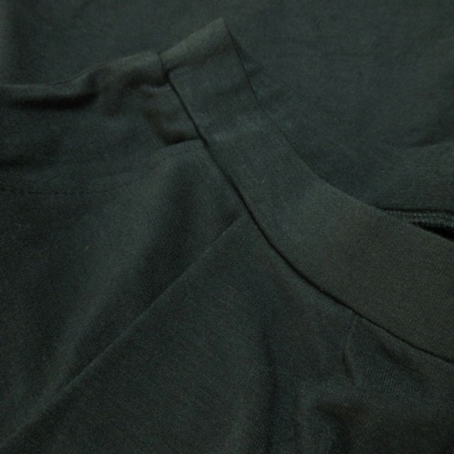 agnes b.(アニエスベー)のアニエスベー スカート タイト ひざ丈 薄手 ストレッチ とろみ感 1 深緑 レディースのスカート(ひざ丈スカート)の商品写真