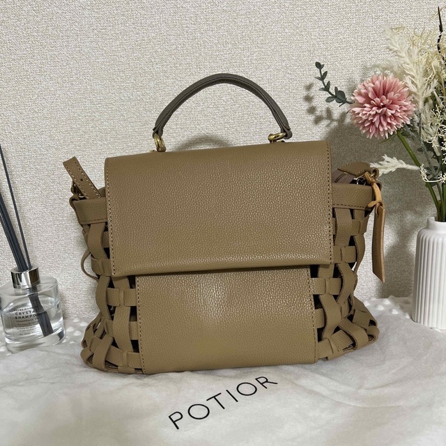 PotioR(ポティオール)のPOTIOR ハンドバッグ　ショルダーバッグ  レザー　ブラウン レディースのバッグ(ハンドバッグ)の商品写真