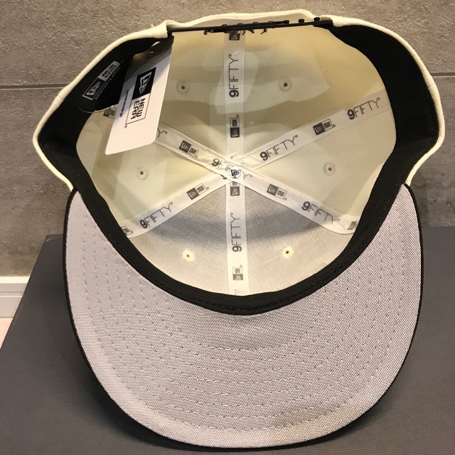 NEW ERA(ニューエラー)のKANDYTOWN 9fifty NEW ERA（WHITE/BLACK） メンズの帽子(キャップ)の商品写真