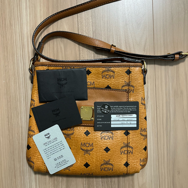 MCM(エムシーエム)のMCMショルダーバッグ レディースのバッグ(ショルダーバッグ)の商品写真