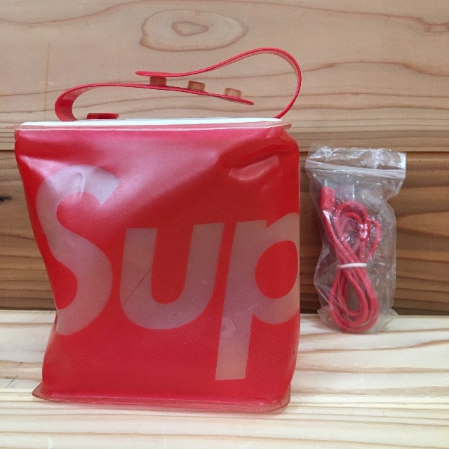 スポーツ/アウトドアSupreme LuminAID® Packlite Nova USB "Red