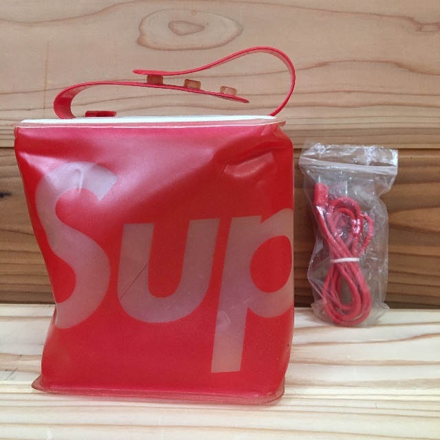 Supreme(シュプリーム)のSupreme LuminAID® Packlite Nova USB "Red スポーツ/アウトドアのアウトドア(ライト/ランタン)の商品写真