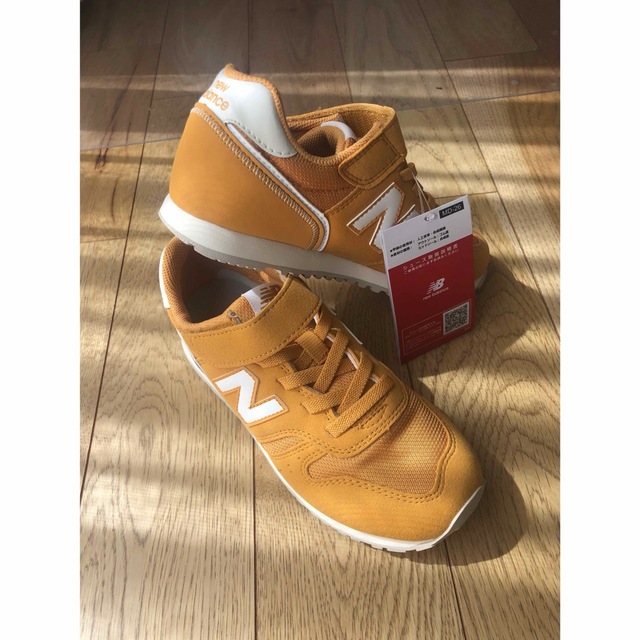 New Balance(ニューバランス)の【新品】21㎝　ニューバランスYV373 BL2 イエロー　キッズ キッズ/ベビー/マタニティのキッズ靴/シューズ(15cm~)(スニーカー)の商品写真