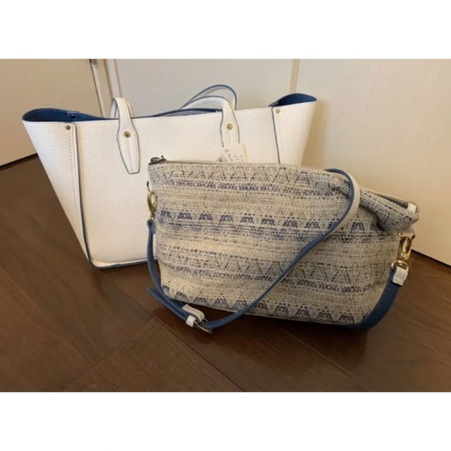 UNTITLED(アンタイトル)の【新品・未使用・】untitled アンタイトル　ホワイト×ブルー レディースのバッグ(ショルダーバッグ)の商品写真