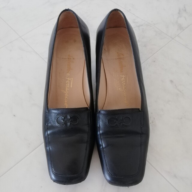 Salvatore Ferragamo(サルヴァトーレフェラガモ)のサルヴァトーレフェラガモ FERRAGAMO ガンチーニ パンプス 4D レディースの靴/シューズ(ハイヒール/パンプス)の商品写真