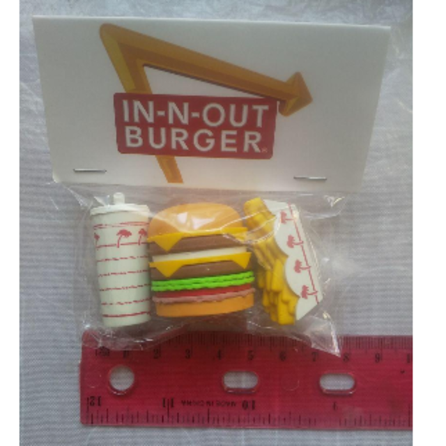 in n out burger ペンケース・ 消しゴムセット インテリア/住まい/日用品の文房具(ペンケース/筆箱)の商品写真