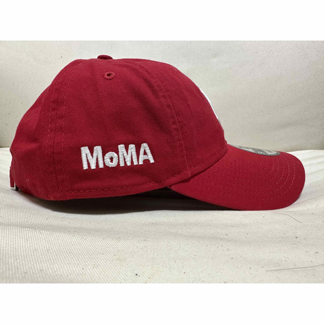 NEW ERA(ニューエラー)のNEW ERA×MoMA×ヤンキース レッド 美品 エンタメ/ホビーのエンタメ その他(その他)の商品写真