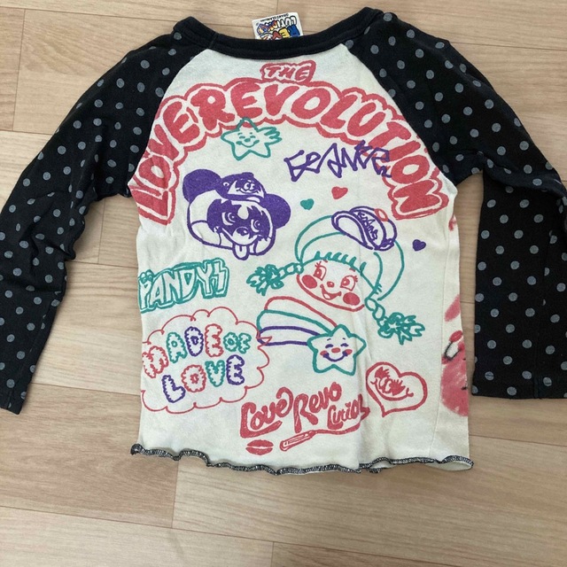 LOVE REVOLUTION(ラブレボリューション)のLOVE revolutionカットソー100センチ キッズ/ベビー/マタニティのキッズ服女の子用(90cm~)(Tシャツ/カットソー)の商品写真