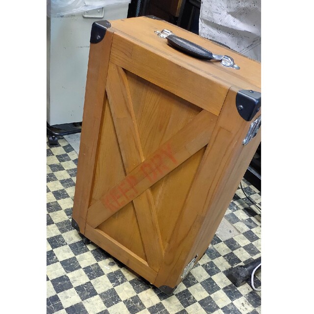 木でできたキャリーケース 激レア レディースのバッグ(スーツケース/キャリーバッグ)の商品写真