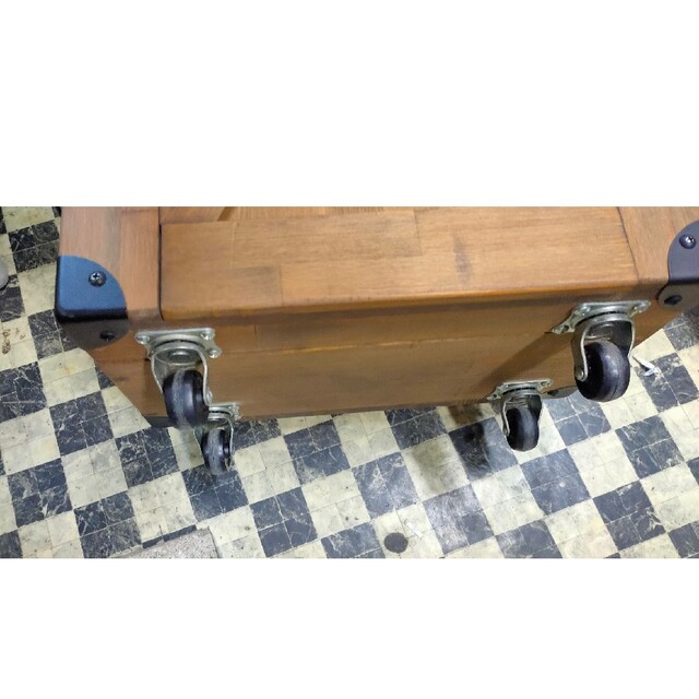 木でできたキャリーケース 激レア レディースのバッグ(スーツケース/キャリーバッグ)の商品写真