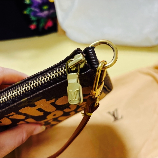 ????美品????LOUISVUITTON????ポシェットアクセソワール????グラフティ????廃盤品????