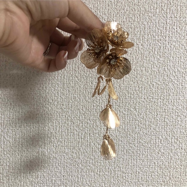 お花のピアス　ブライダル レディースのアクセサリー(ピアス)の商品写真