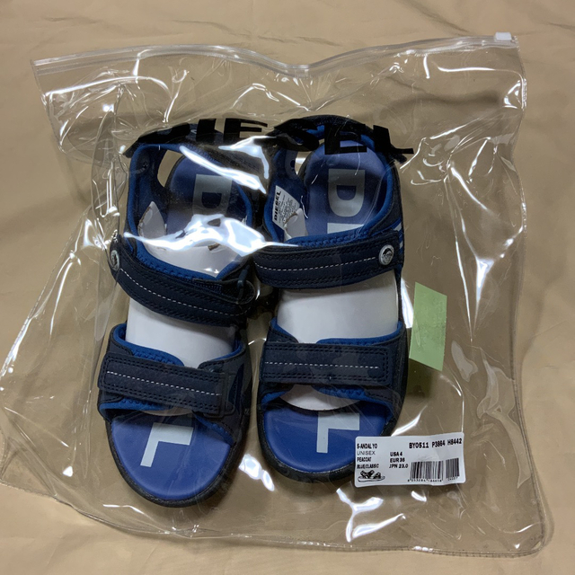 DIESEL(ディーゼル)の爽やかなデザイン　DIESEL　サンダル　S-ANDAL YO　ブルー　23cm レディースの靴/シューズ(サンダル)の商品写真