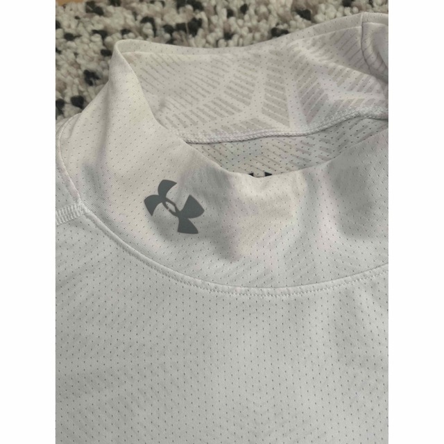 アンダーアーマー　ハイネック　カットソー メンズのトップス(Tシャツ/カットソー(七分/長袖))の商品写真