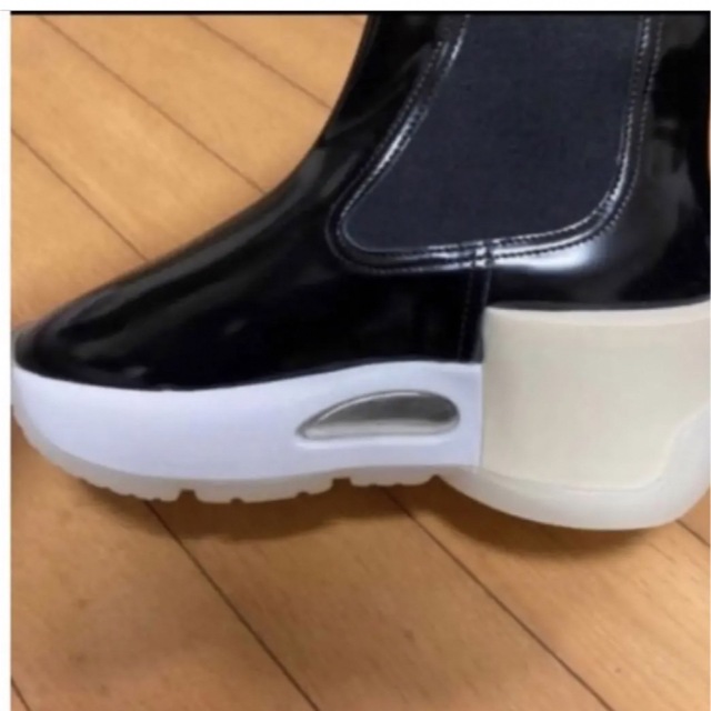 MM6(エムエムシックス)の新品未使用　MM6 マルジェラ　ブーツ　ブラック 23cm レディースの靴/シューズ(ブーツ)の商品写真