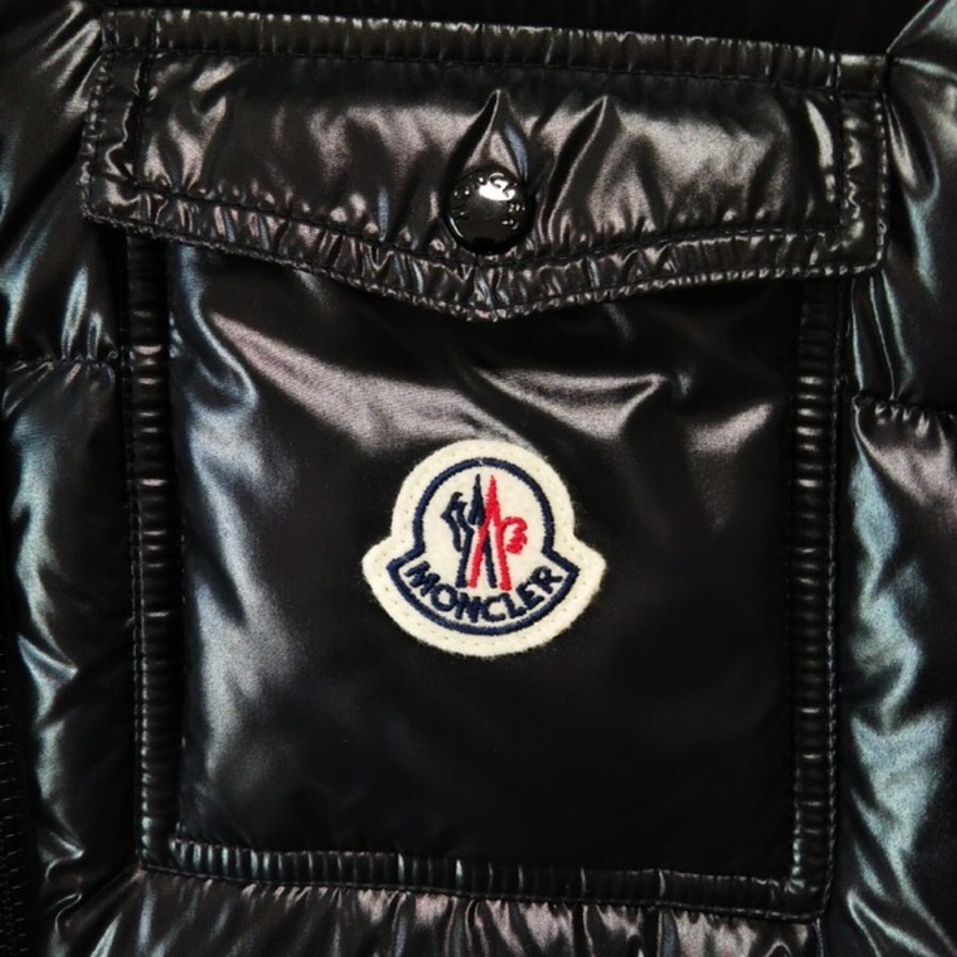 MONCLER(モンクレール)のモンクレール Balabio ダウン ベスト ジレ フード リアルファー 黒 レディースのジャケット/アウター(ダウンベスト)の商品写真