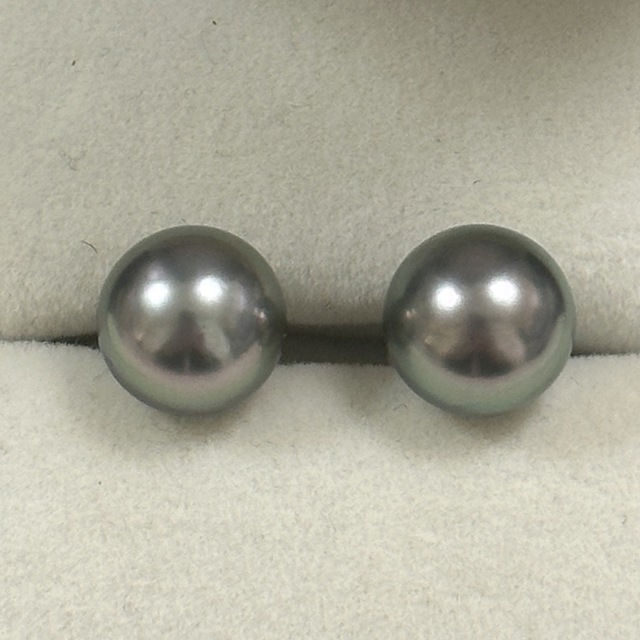ストレッチドビー K18タヒチ黒蝶真珠ピアス 天然色 本真珠 9-9.5mm
