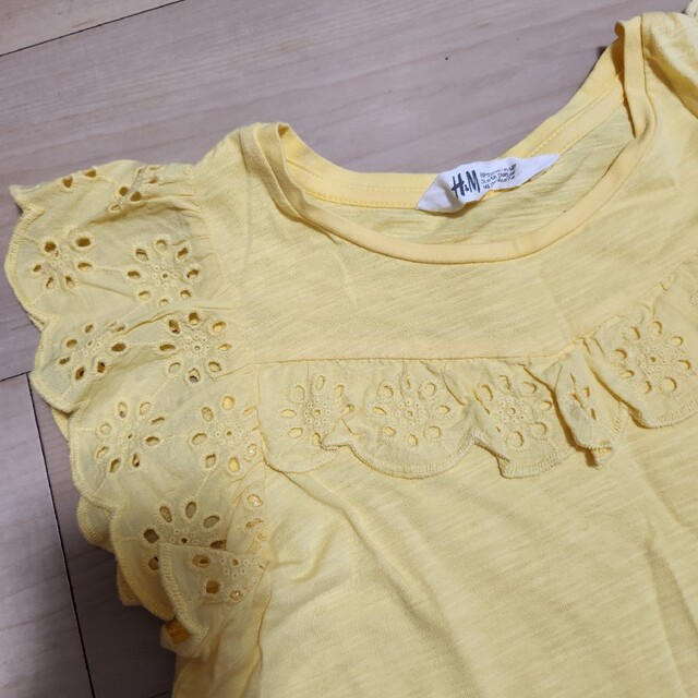 H&M(エイチアンドエム)のH＆M 黄色 Tシャツ 花 フリル 120 キッズ/ベビー/マタニティのキッズ服女の子用(90cm~)(Tシャツ/カットソー)の商品写真
