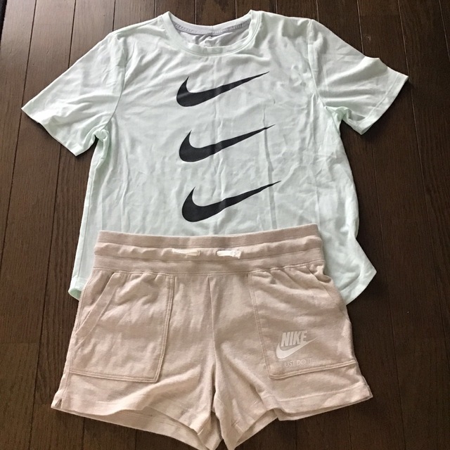 NIKE(ナイキ)のナイキ　スポーツウェア上下　RH様専用 スポーツ/アウトドアのランニング(ウェア)の商品写真