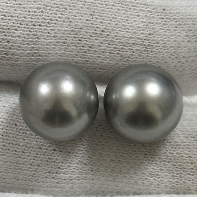 トレフォイル K18タヒチ黒蝶真珠ピアス 天然色 本真珠 11.5-12mm