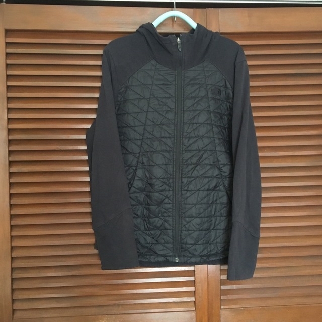 THE NORTH FACE(ザノースフェイス)のTHE NORTH FACE パーカー　ZIPパーカー　キルティング加工 レディースのトップス(パーカー)の商品写真