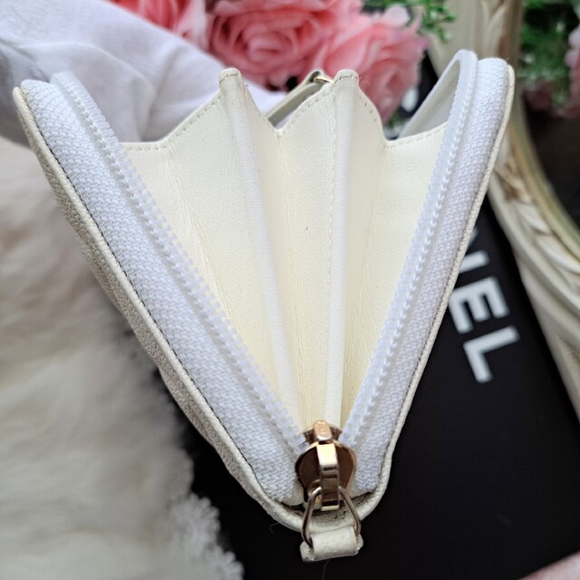 CHANEL ボーイシャネル 長財布 ココマーク ラウンドファスナー 白 新