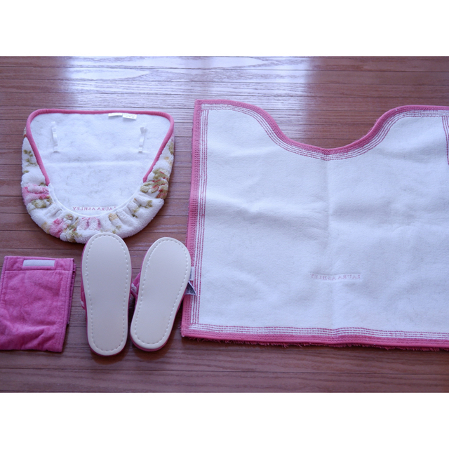 ちゃーむ様 専用)ローラアシュレイ ピオニー トイレタリー 4点 ちゃーむ様 専用)ローラアシュレイ ピオニー トイレタリー 4点