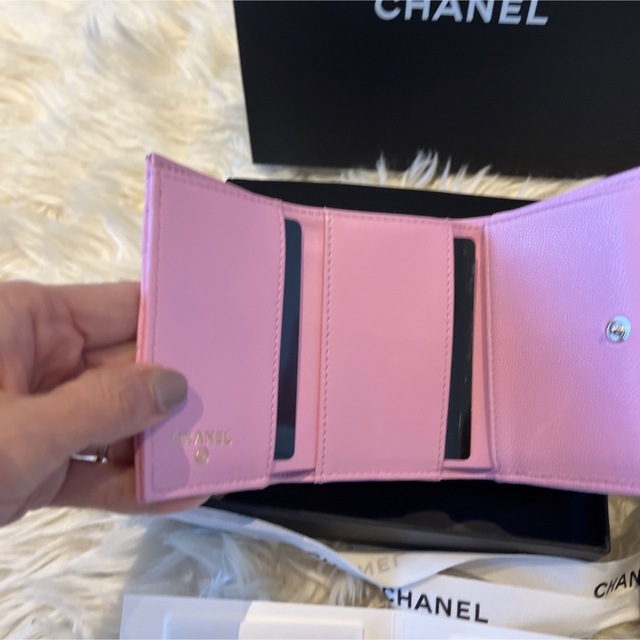 CHANEL(シャネル)の新品❤️CHANEL シャネル　マトラッセ　キャビアスキン　コンパクトウォレット レディースのファッション小物(財布)の商品写真