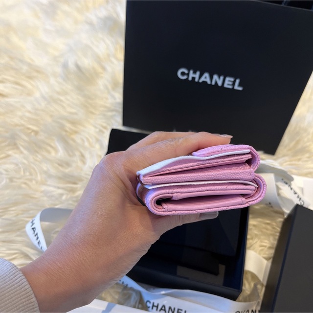 CHANEL(シャネル)の新品❤️CHANEL シャネル　マトラッセ　キャビアスキン　コンパクトウォレット レディースのファッション小物(財布)の商品写真