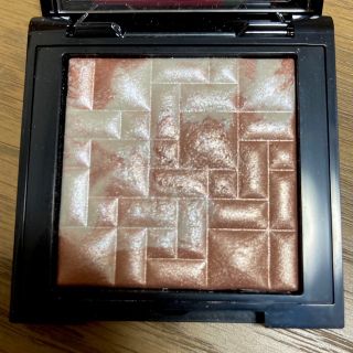 ボビイブラウン(BOBBI BROWN)のボビイブラウン ミニ　ハイライティングパウダー 01 ピンクグロウ(フェイスパウダー)