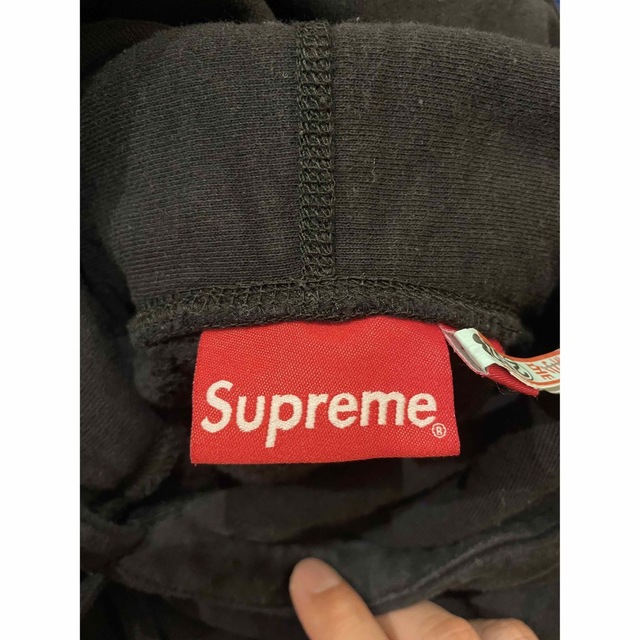 Supreme(シュプリーム)のSupreme KAWS Chalk Logo Hooded  パーカー メンズのトップス(パーカー)の商品写真