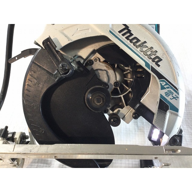 ☆比較的綺麗☆makita マキタ 165mm電気マルノコ HS6302 100V 50/60Hz コード式 丸のこ 丸鋸 木材加工 切断機 内装業  電動工具 68787 工具