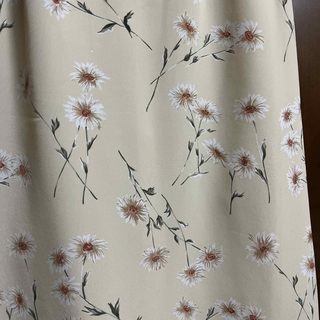 FELISSIMO(フェリシモ)のフェリシモ　アイボリー　花柄ロングスカート レディースのスカート(ロングスカート)の商品写真