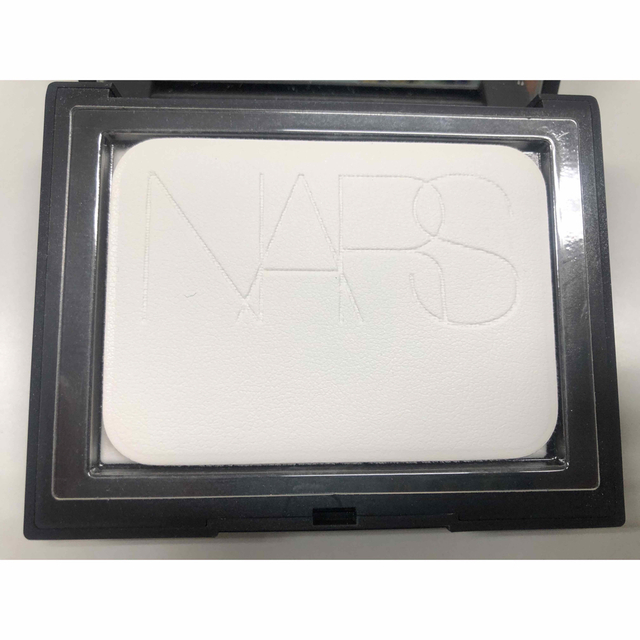 NARS(ナーズ)のNARS ライトリフレクティングセッティングパウダー プレストN 5894 コスメ/美容のベースメイク/化粧品(フェイスパウダー)の商品写真