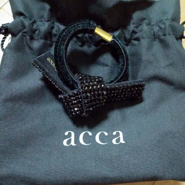 acca(アッカ)の【新品・未使用】acca ヘアゴム　黒 レディースのヘアアクセサリー(ヘアゴム/シュシュ)の商品写真