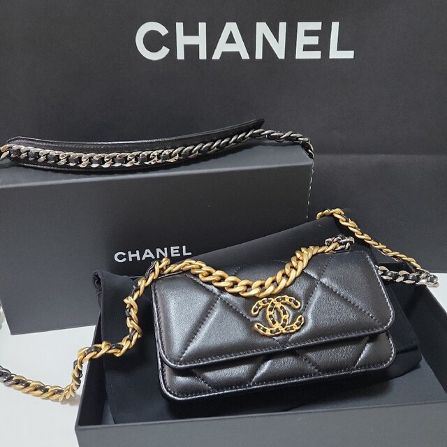 チェーンウォレットCHANEL☆新作フォンバック　チェーンショルダー☆