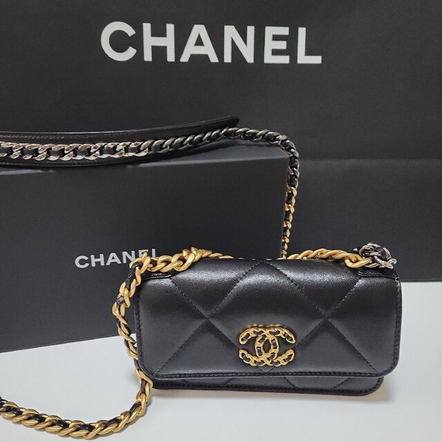 CHANEL☆新作フォンバック　チェーンショルダー☆ 1