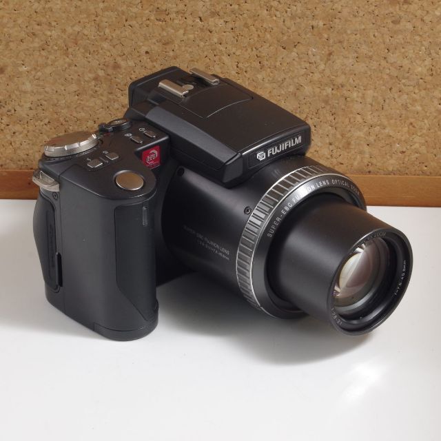 富士フイルム(フジフイルム)のFujifilm Finepix6900Z SuperCCD  スマホ/家電/カメラのカメラ(コンパクトデジタルカメラ)の商品写真