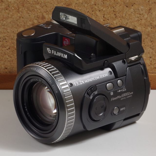 富士フイルム(フジフイルム)のFujifilm Finepix6900Z SuperCCD  スマホ/家電/カメラのカメラ(コンパクトデジタルカメラ)の商品写真