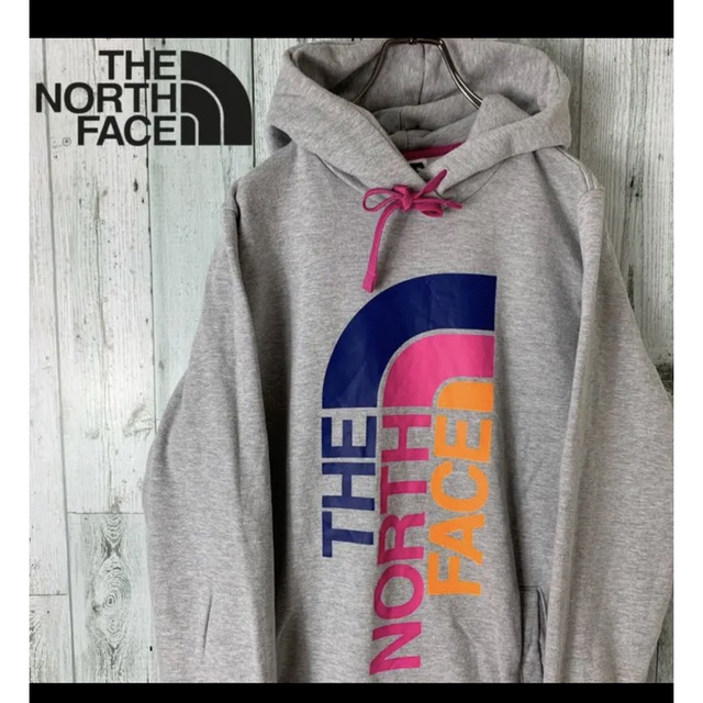 THE NORTH FACE(ザノースフェイス)の【希少カラー】古着 ノースフェイス women's デカロゴ プリント パーカー レディースのトップス(パーカー)の商品写真