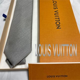 ルイヴィトン(LOUIS VUITTON)のルイ・ヴィトン ネクタイ【未使用に近い】ソリッドタイ　光沢　厚手(ネクタイ)