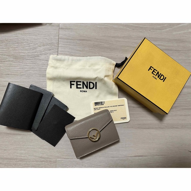 FENDI 三つ折り　財布　ミニ